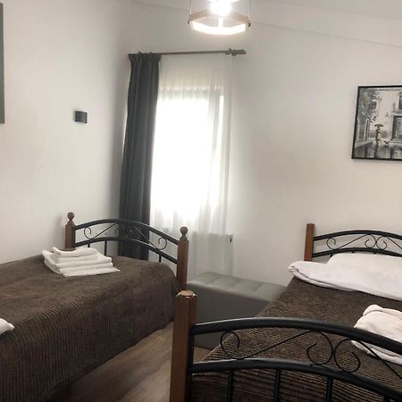 Verona Apartment Dushet'i Bagian luar foto