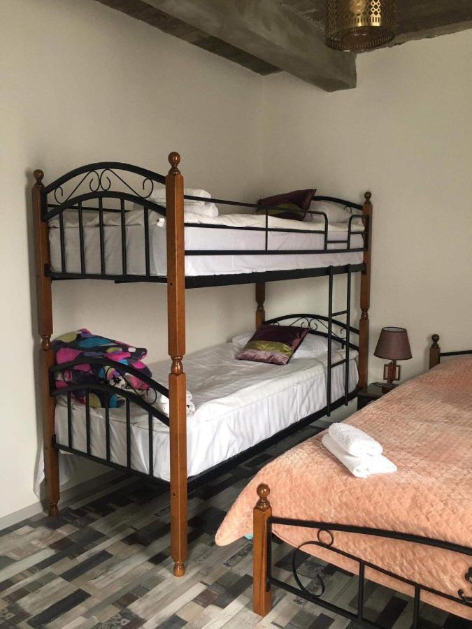 Verona Apartment Dushet'i Bagian luar foto