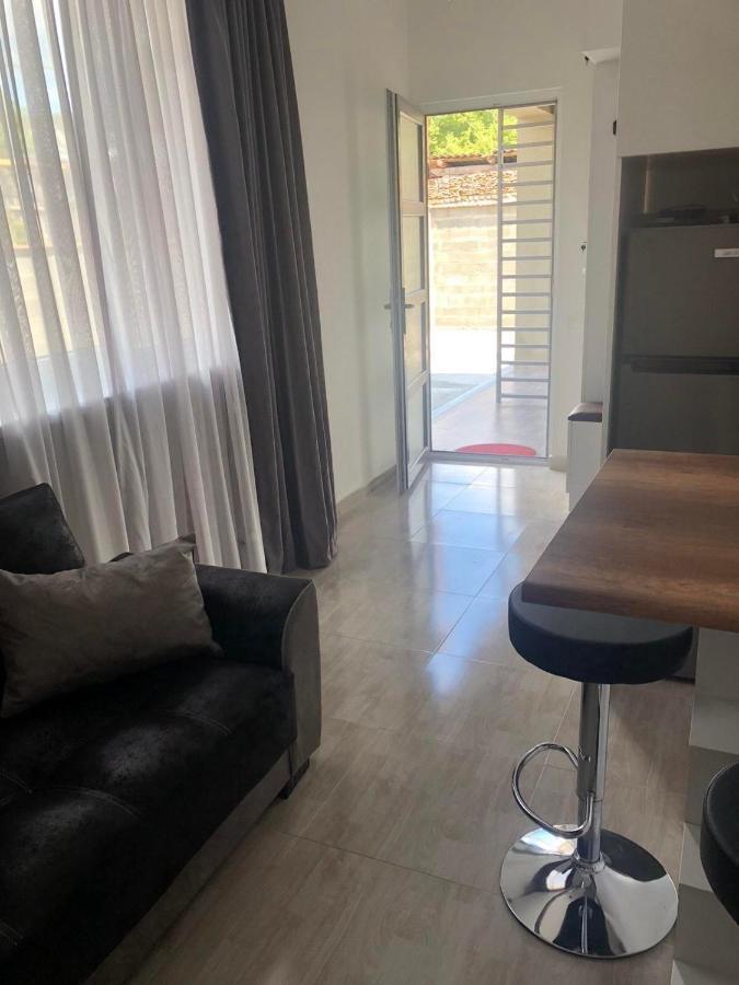 Verona Apartment Dushet'i Bagian luar foto