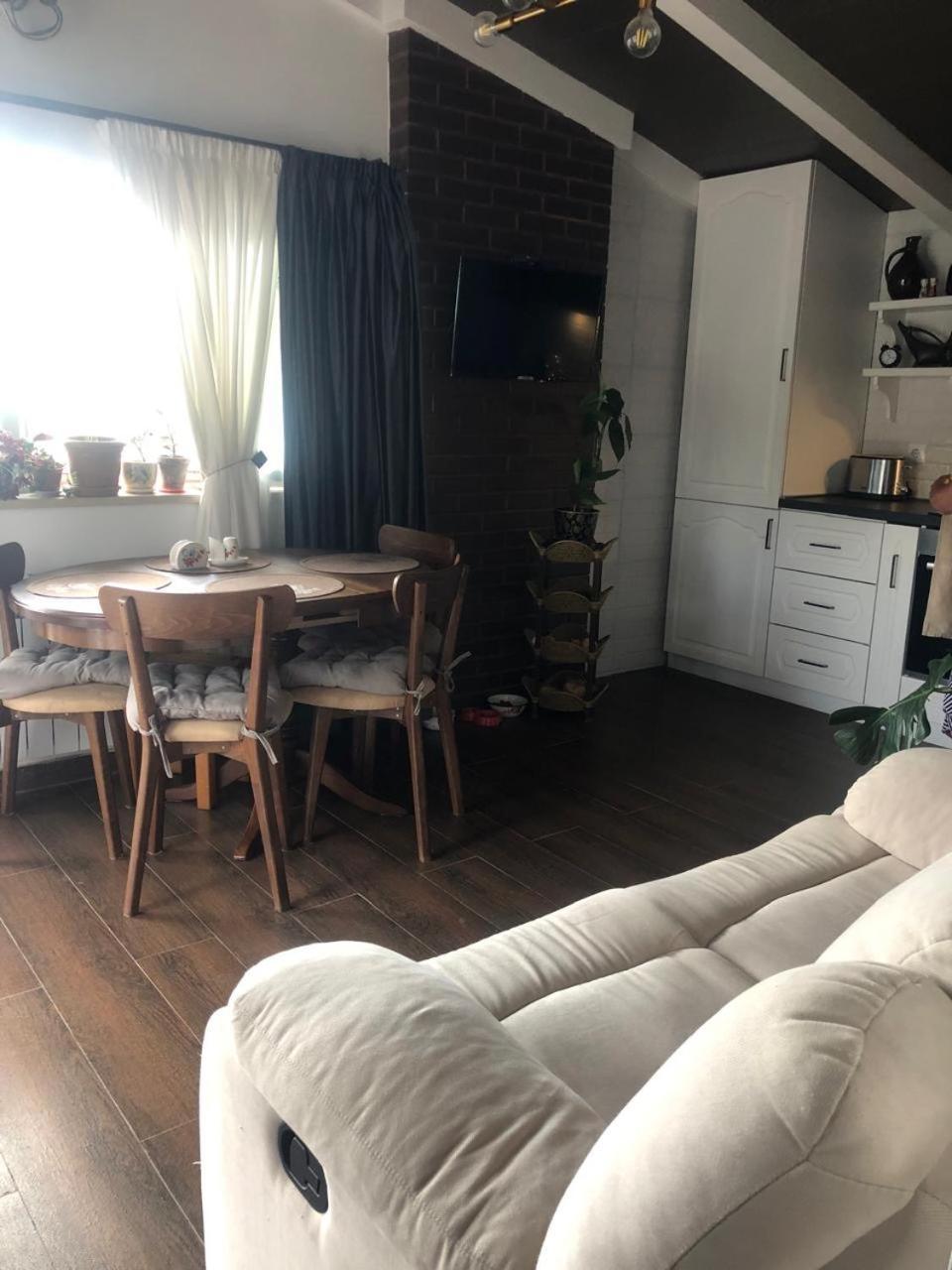 Verona Apartment Dushet'i Bagian luar foto