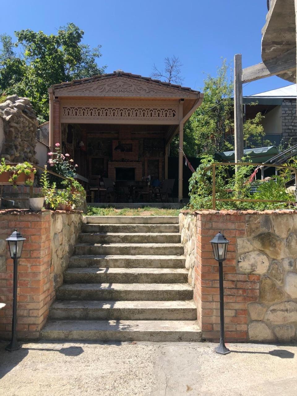 Verona Apartment Dushet'i Bagian luar foto