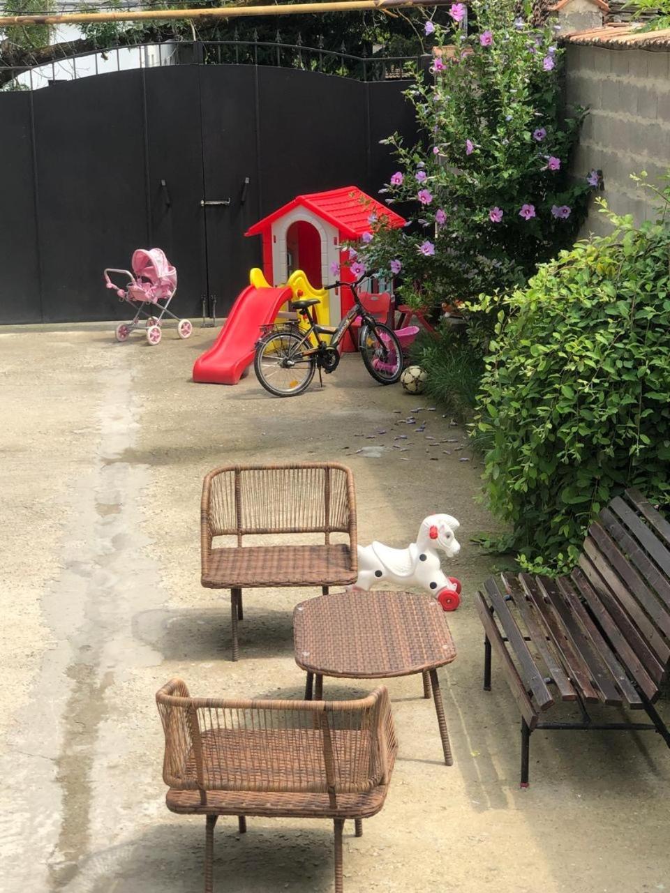 Verona Apartment Dushet'i Bagian luar foto
