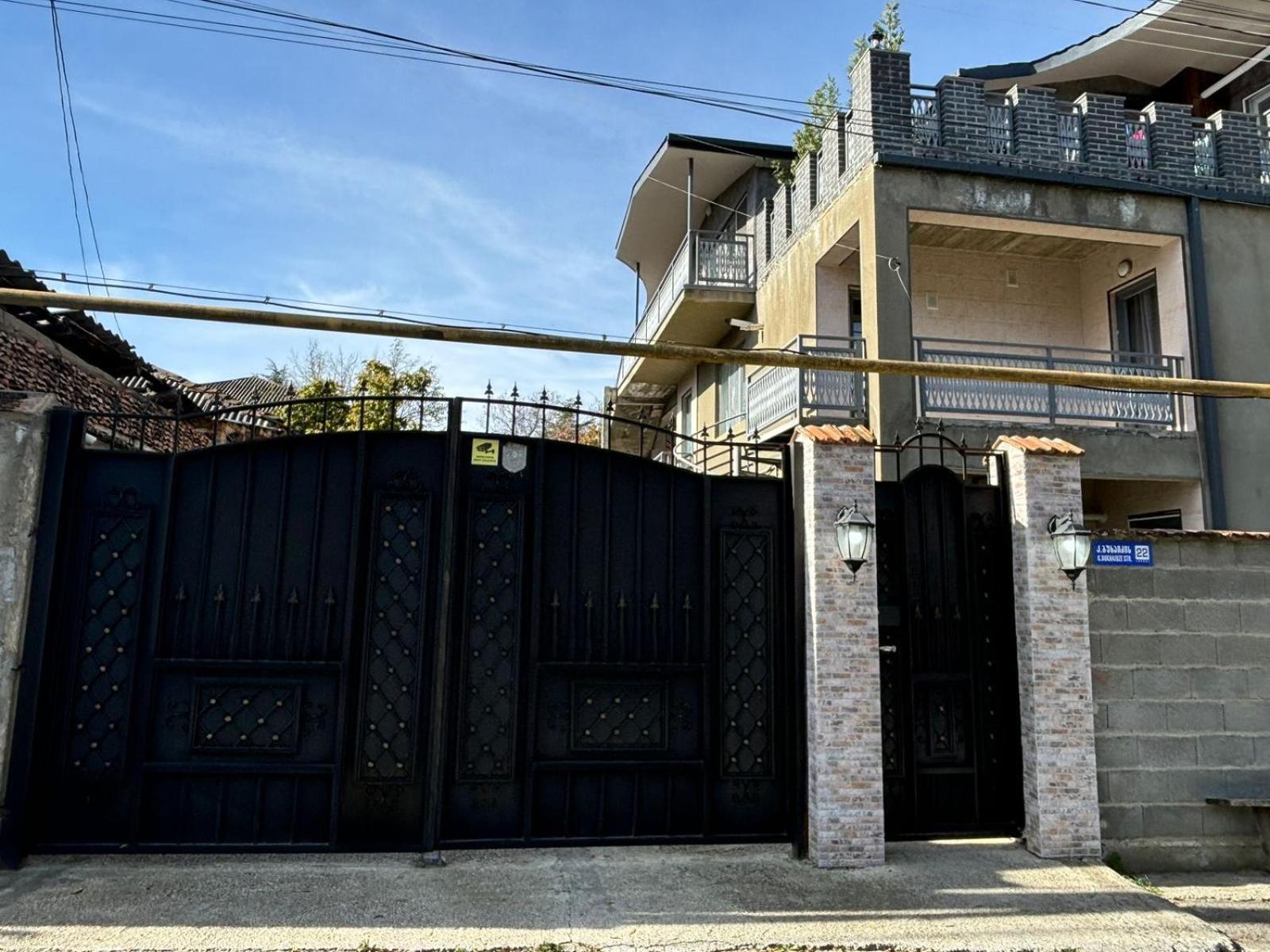 Verona Apartment Dushet'i Bagian luar foto