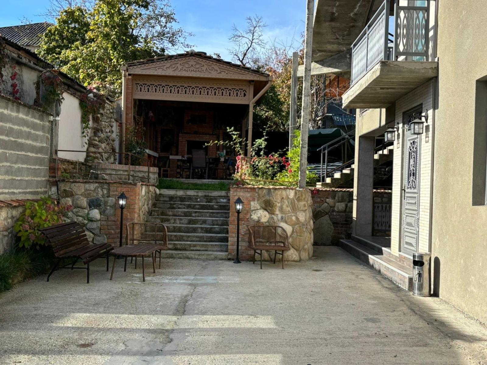 Verona Apartment Dushet'i Bagian luar foto