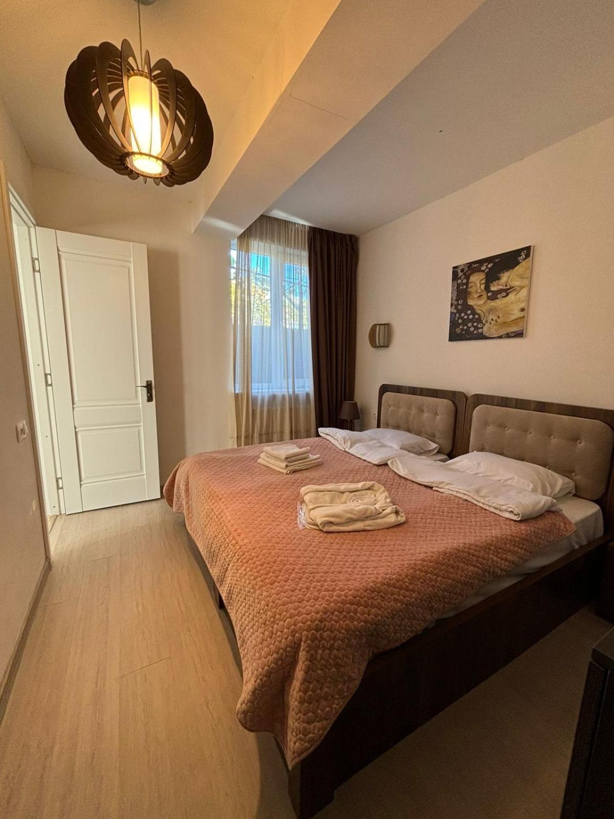 Verona Apartment Dushet'i Bagian luar foto