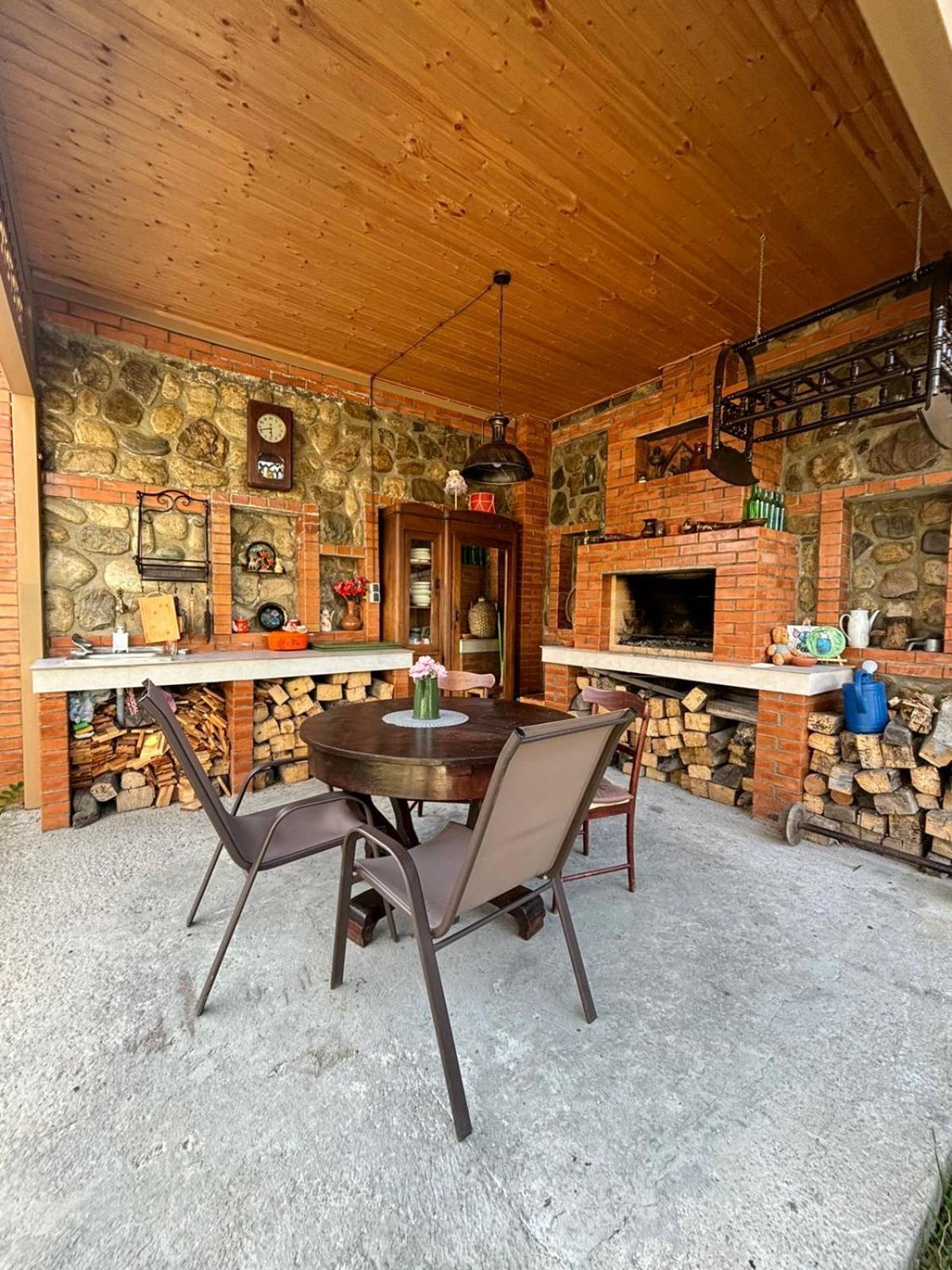 Verona Apartment Dushet'i Bagian luar foto
