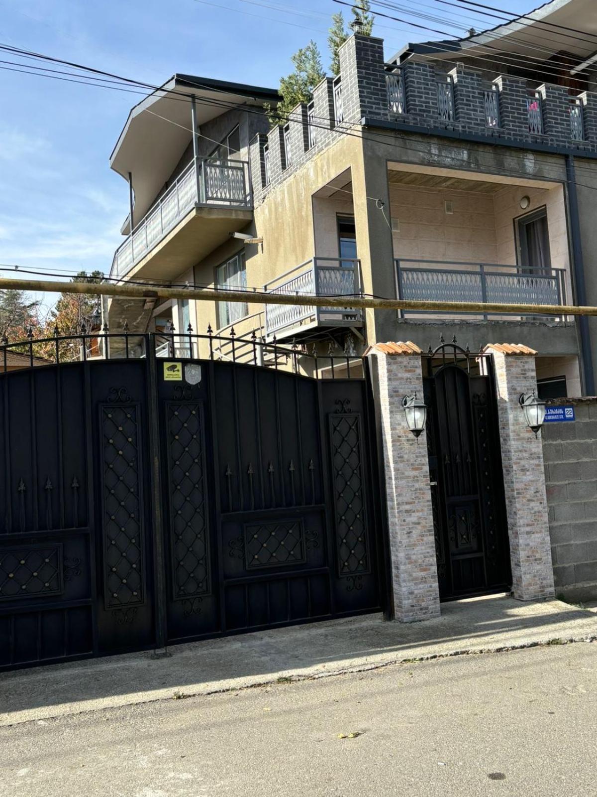 Verona Apartment Dushet'i Bagian luar foto